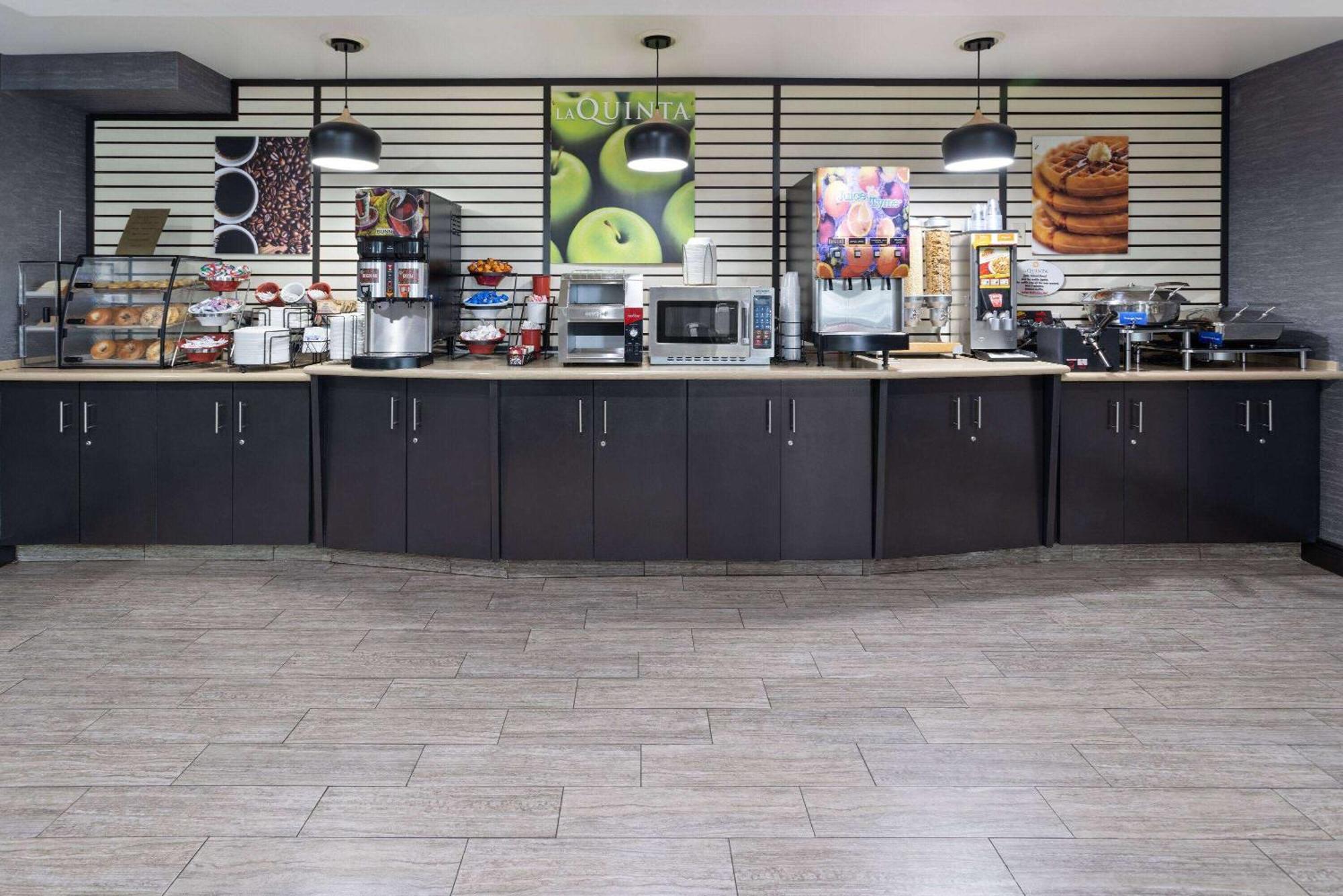 וויליאמסוויל La Quinta Inn By Wyndham Buffalo Airport מראה חיצוני תמונה