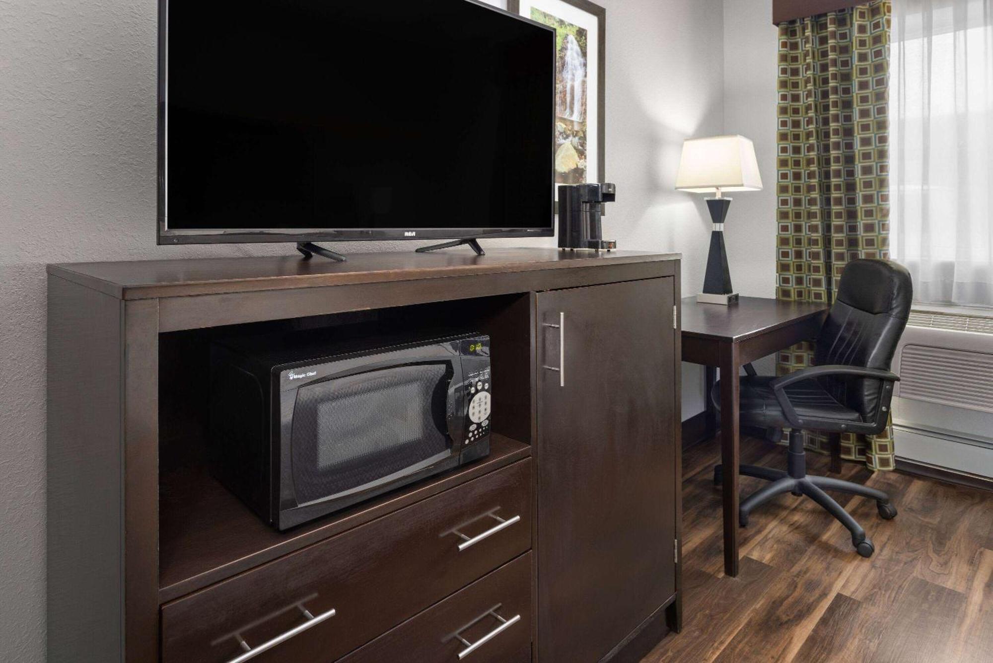וויליאמסוויל La Quinta Inn By Wyndham Buffalo Airport מראה חיצוני תמונה