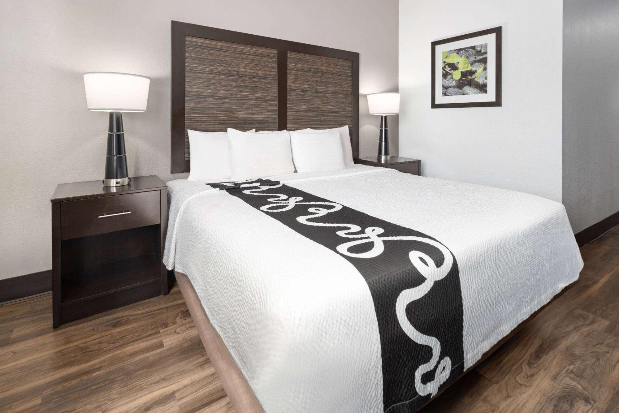 וויליאמסוויל La Quinta Inn By Wyndham Buffalo Airport מראה חיצוני תמונה