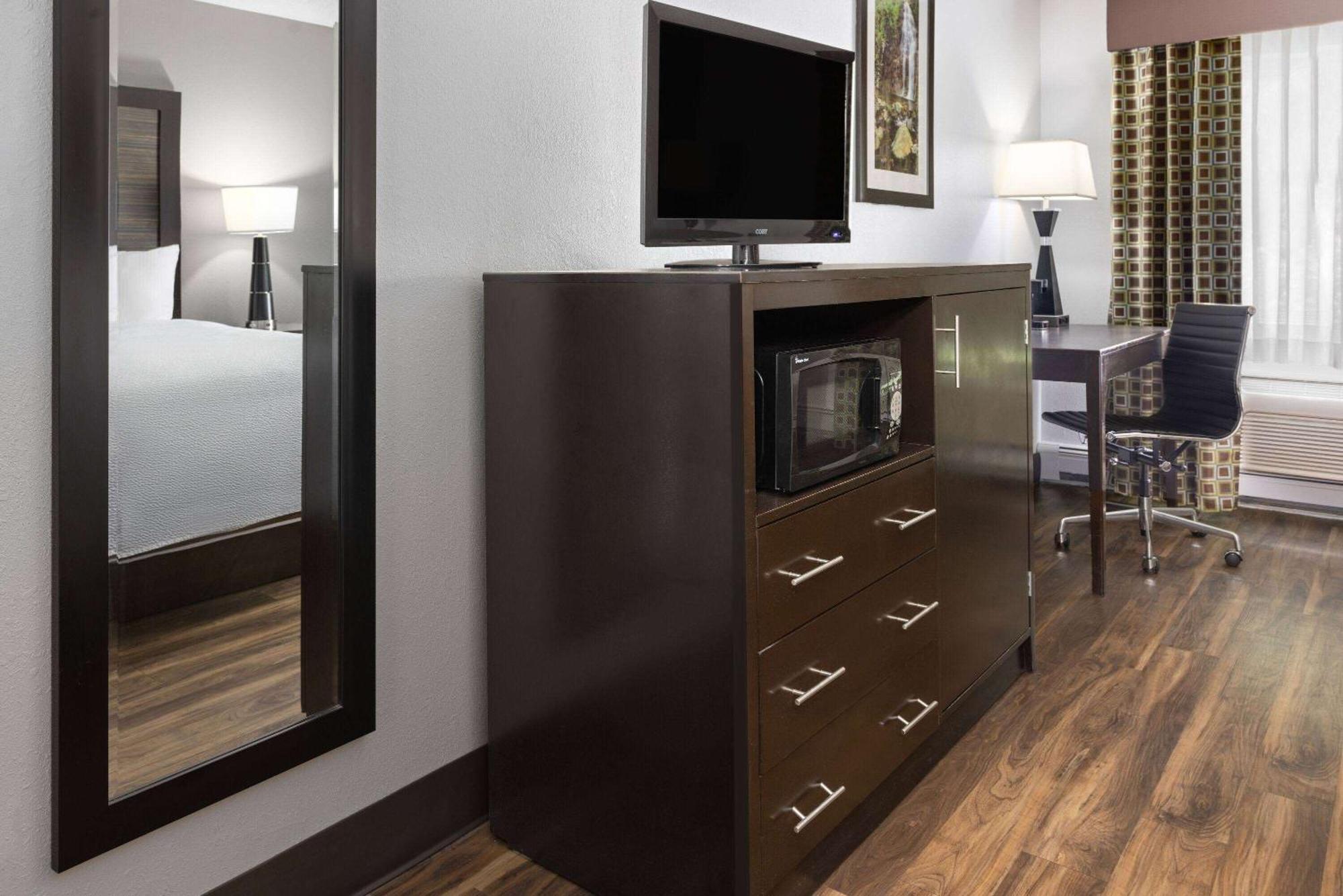 וויליאמסוויל La Quinta Inn By Wyndham Buffalo Airport מראה חיצוני תמונה
