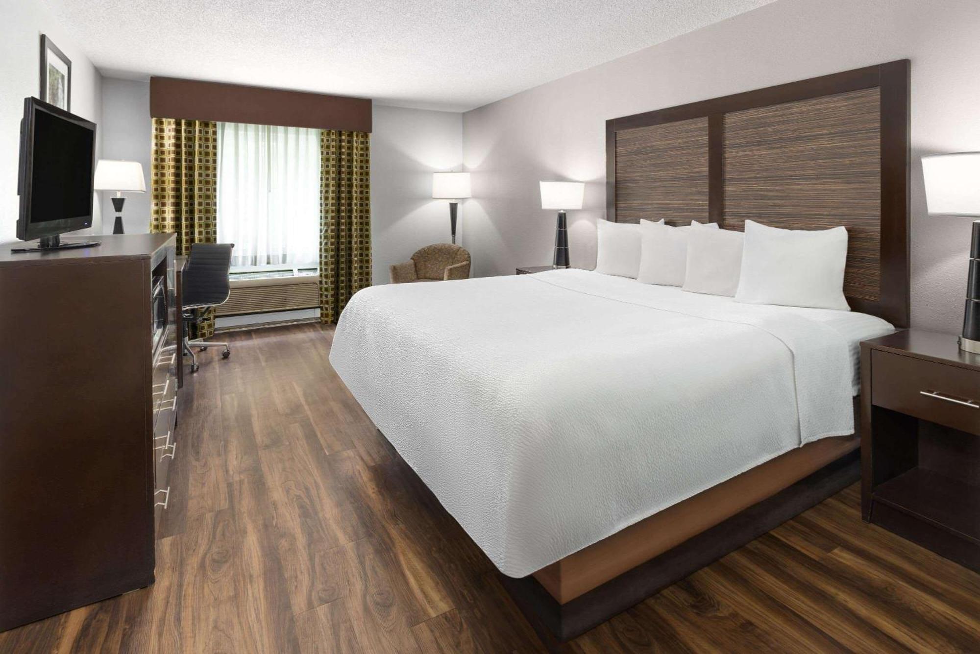 וויליאמסוויל La Quinta Inn By Wyndham Buffalo Airport מראה חיצוני תמונה
