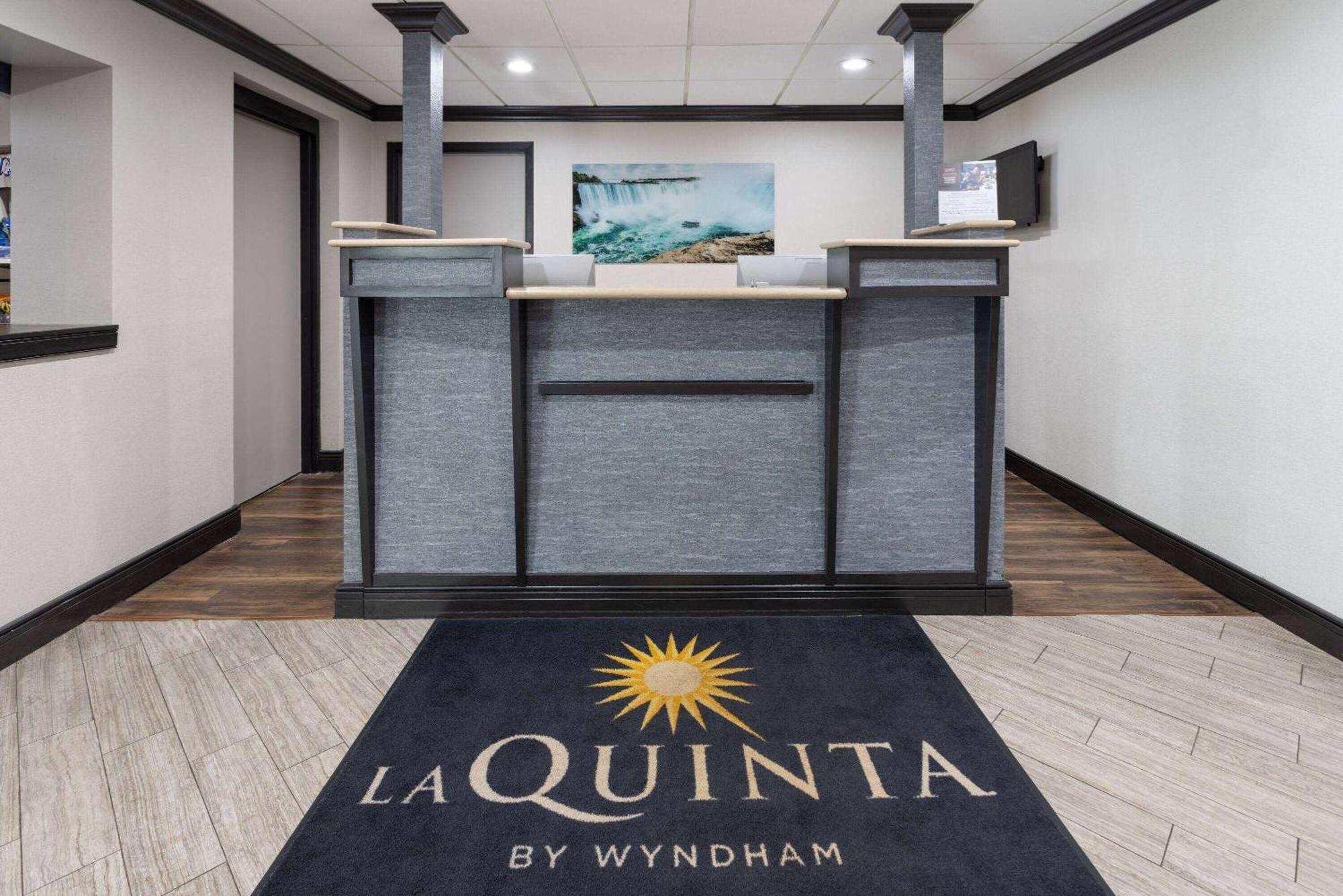 וויליאמסוויל La Quinta Inn By Wyndham Buffalo Airport מראה חיצוני תמונה